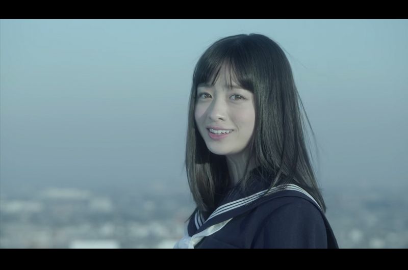 橋本環奈ソロデビューシングル「 セーラー服と機関銃」ＭＶ映画メイキングシーンを楽しむ