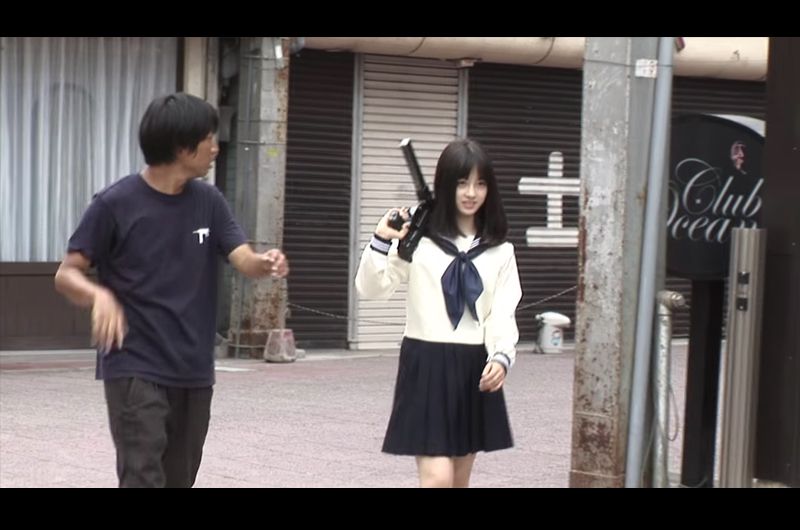 橋本環奈ソロデビューシングル「 セーラー服と機関銃」ＭＶ映画メイキングシーンを楽しむ